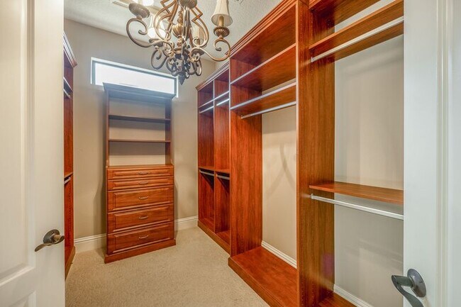 Building Photo - 1605 Kennesaw Dr