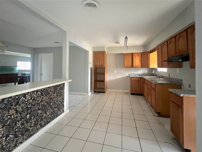 Building Photo - 13522 Hollypark Dr