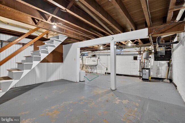Building Photo - 832 Village Rd