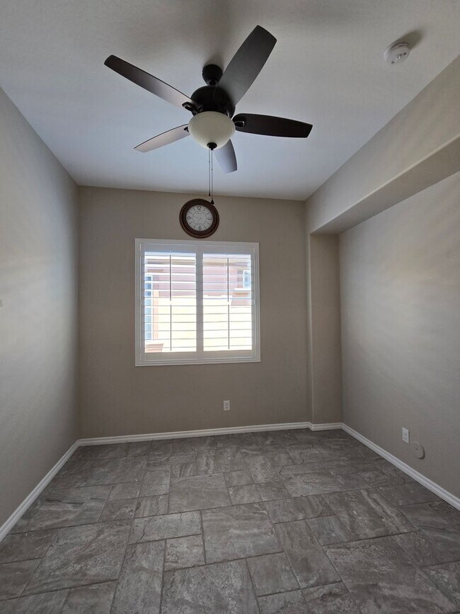 Building Photo - 35532 N Sunset Trail