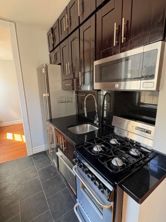 Building Photo - 416 E 13th St