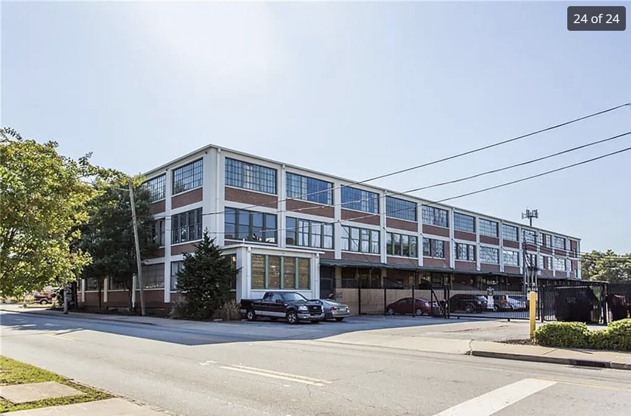 Building View - 881 Memorial Dr SE