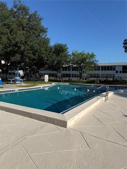 Pool - 1051 79th Ave N