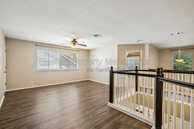 Building Photo - 315 Hollow Grove