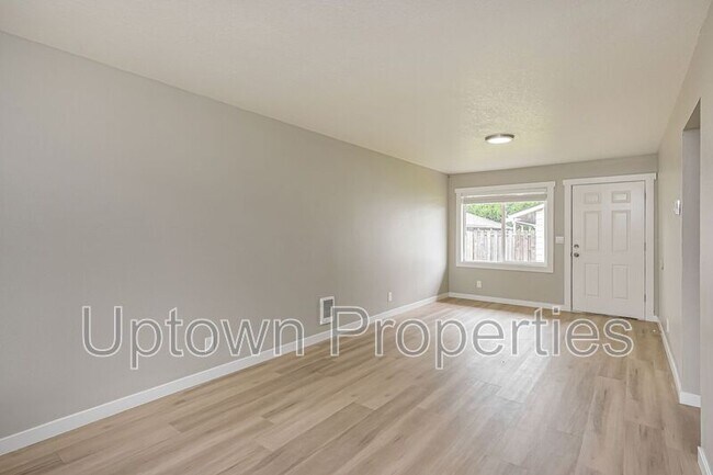 Building Photo - 466 N Adair St