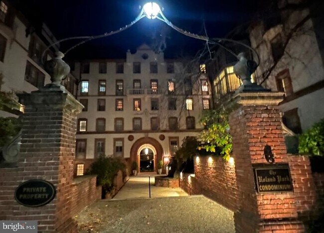 Building Photo - 6 Upland Rd