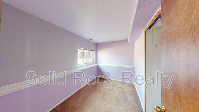 Building Photo - 935 Greenbrier Dr