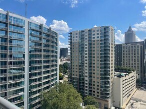Building Photo - Gorgeous Condo @ Midtown Plaza 1B/1B In Am...