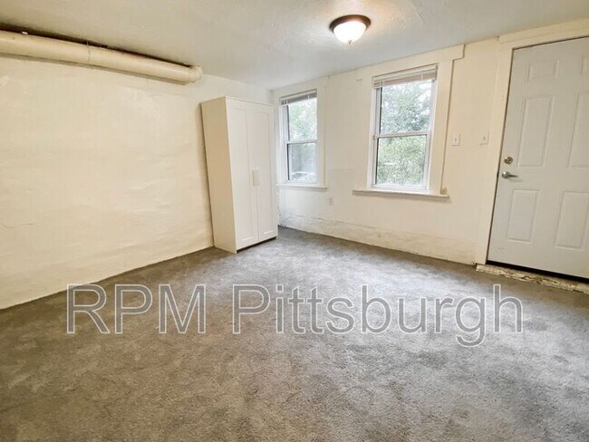 Building Photo - 1806 Rhine St