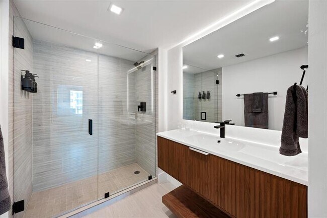 Building Photo - 9499 Collins Ave