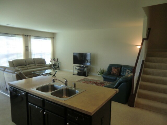 Building Photo - 2128 Red Fox Dr