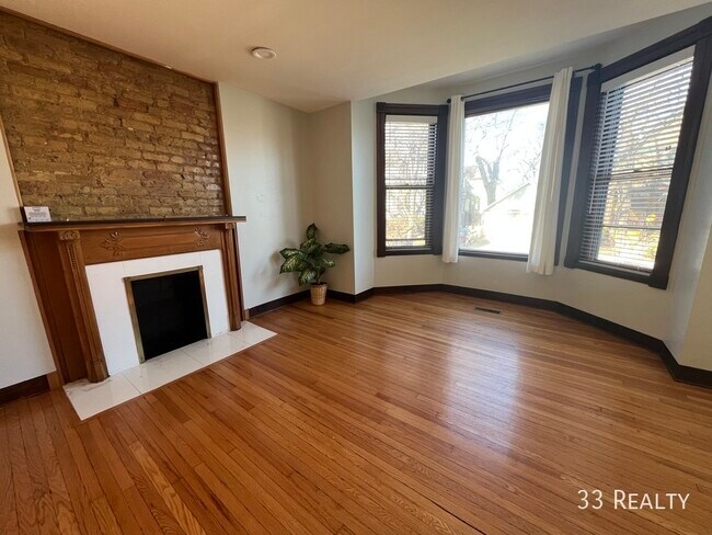 Primary Photo - 919 Pleasant St