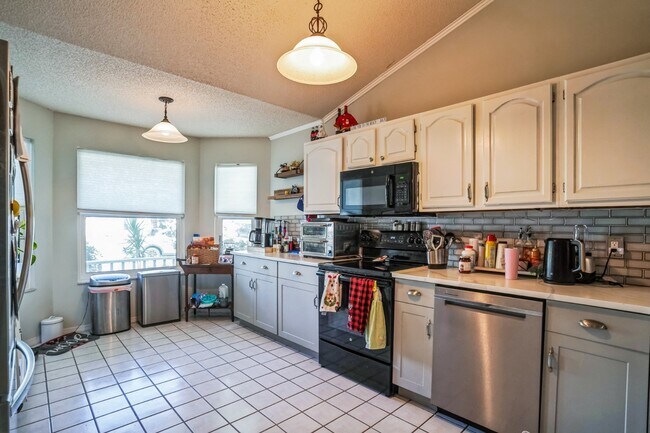 Building Photo - 6677 Ryan Chase Ct