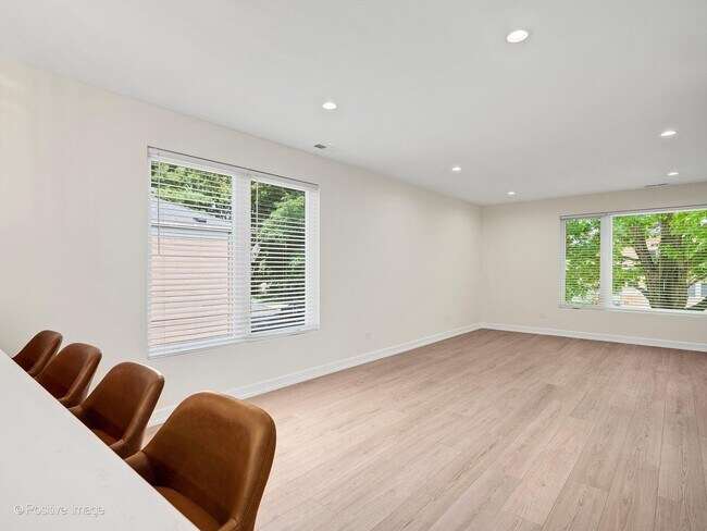 Building Photo - 511 Forest Ave