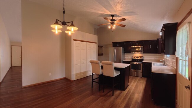 Building Photo - 304 Erin Dr