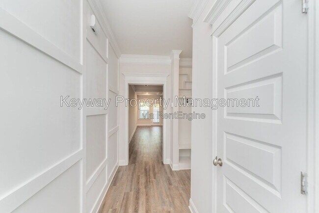 Building Photo - 319 Sumac Trail