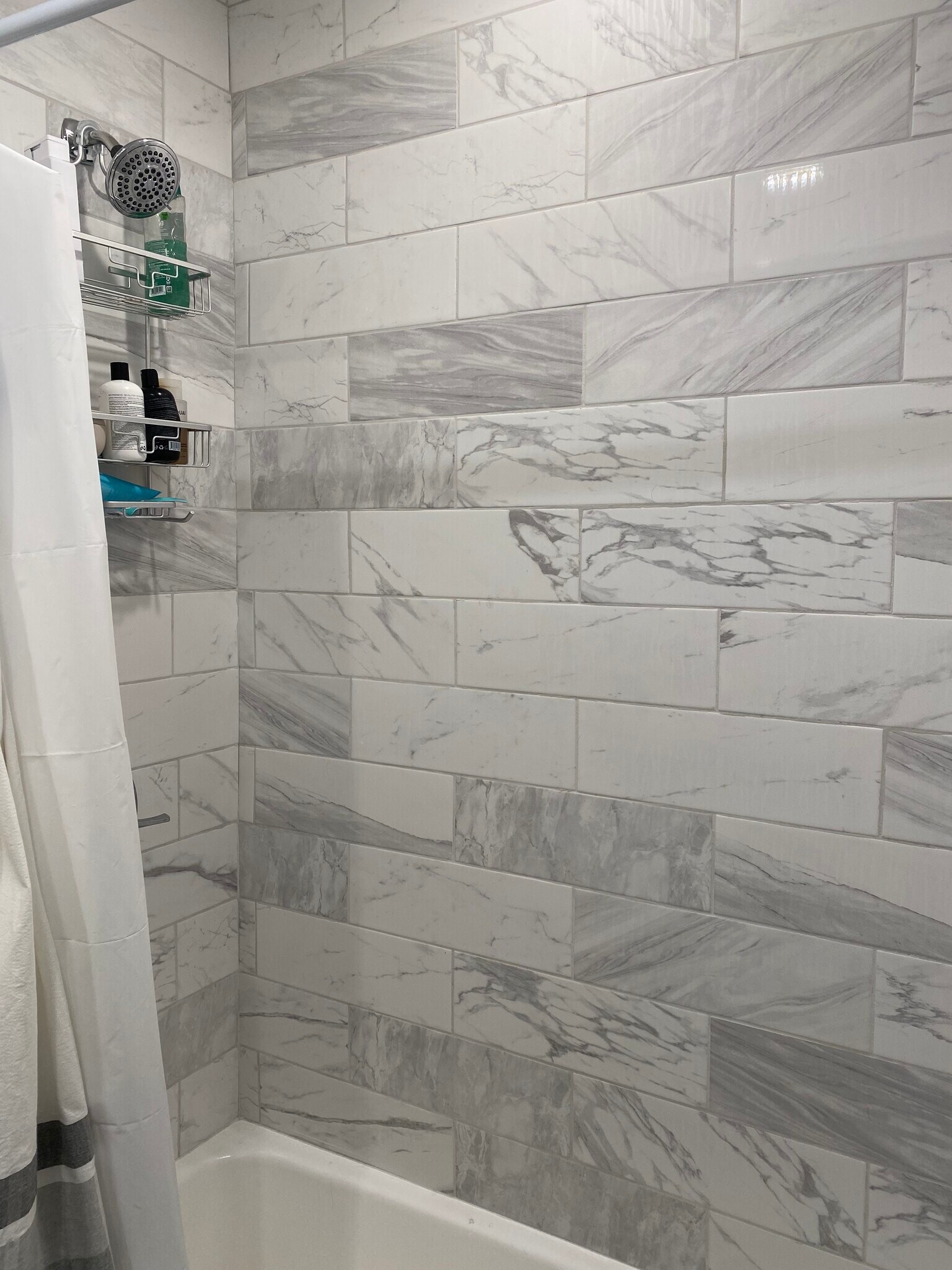 shower/tub - 2149 N Dayton St