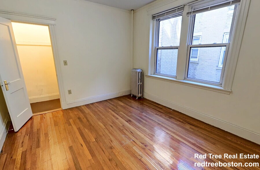 Building Photo - 195 Park Dr