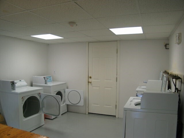 Building Photo - 341 Lynn St