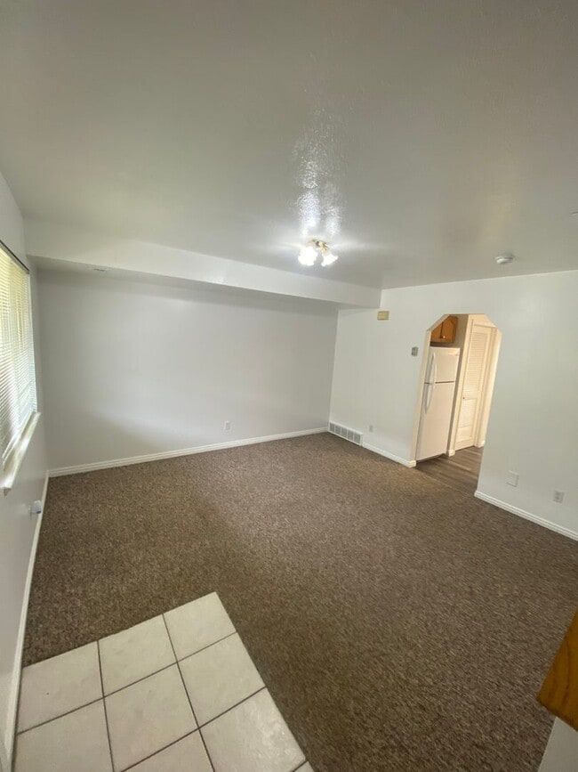 Building Photo - 1556 Talon Dr