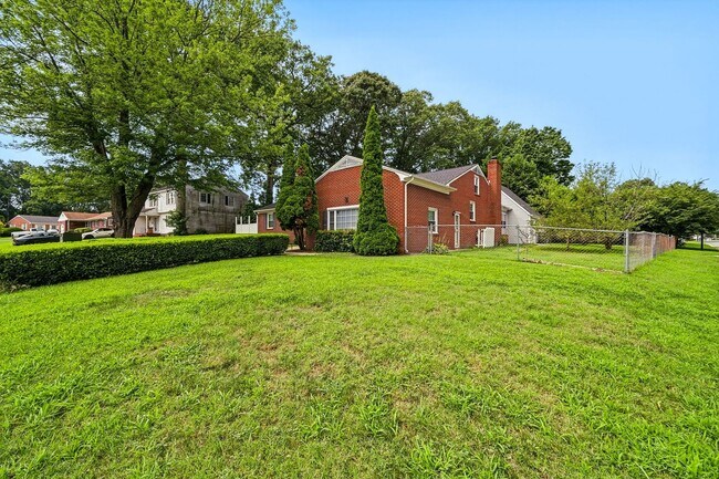 Building Photo - 1757 Lafayette Dr
