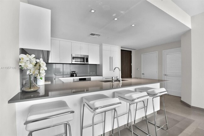 Building Photo - 88 SW 7th St