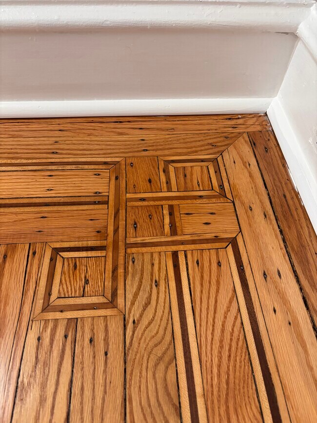 Building Photo - 5650 Woodcrest Ave