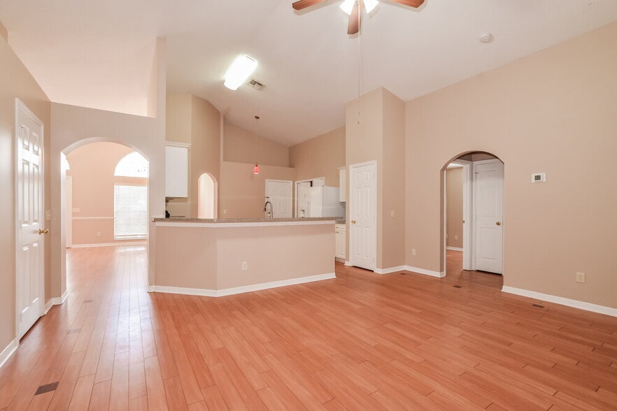 Building Photo - 10500 Mira Lago Ln