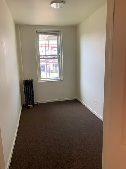 Building Photo - 331 McKee Plz