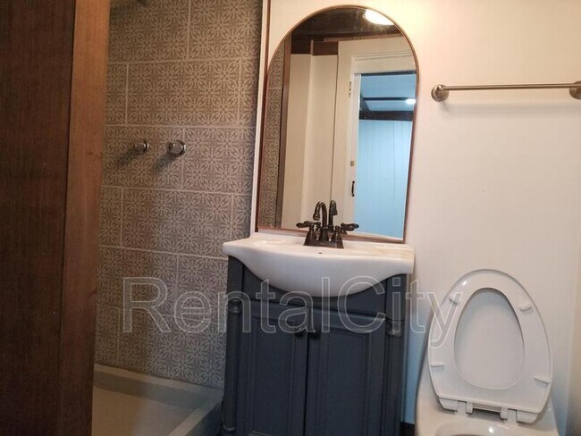 Building Photo - 621 Arlington Ave