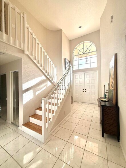 Building Photo - 9392 Cascade Ct