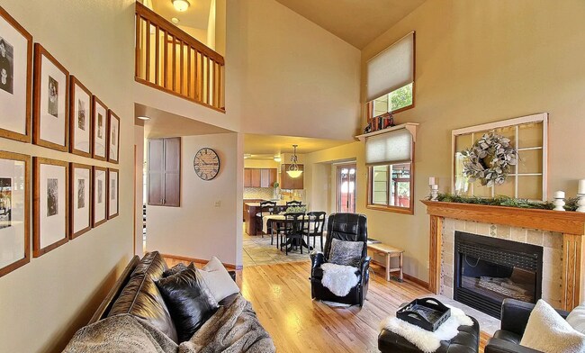 Building Photo - Spacious 4-Bedroom Home with Huge Fenced Y...