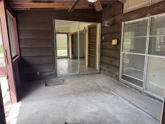 Building Photo - 16477 Piper Ln