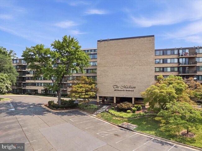 Building Photo - 600 Roosevelt Blvd