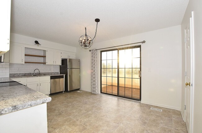 Building Photo - Two bedroom 1.5 bath townhome with 1 car garage