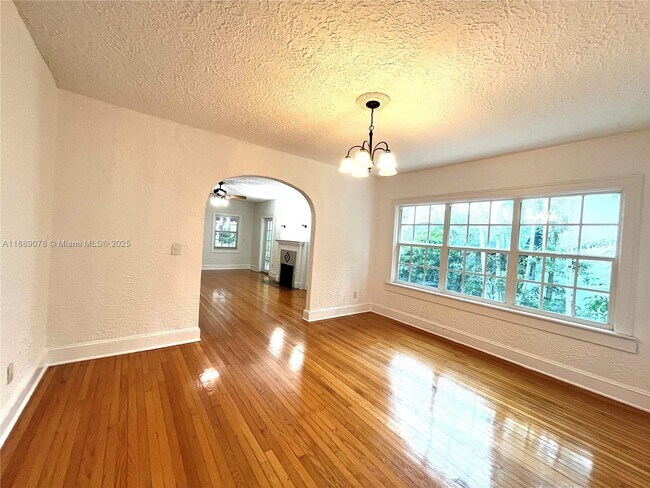 Building Photo - 713 Tibidabo Ave