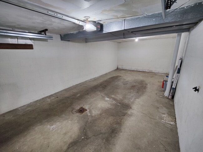 Building Photo - *Recently Updated 2BD/1.5BA Townhouse Available for Rent in West Mifflin*