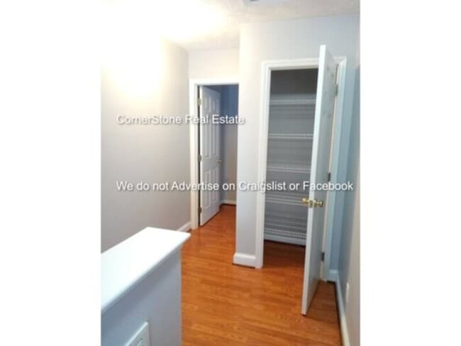 Building Photo - 405 Cityview Ln