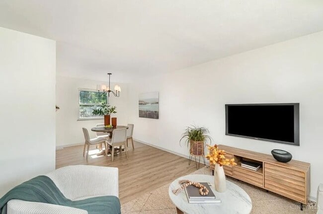 Building Photo - 6055 Tridale Ct