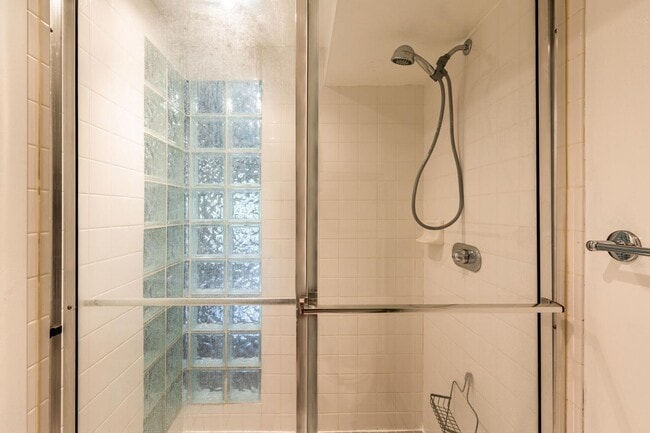 Building Photo - Urban Apartment at Pierpont Lofts with Res...