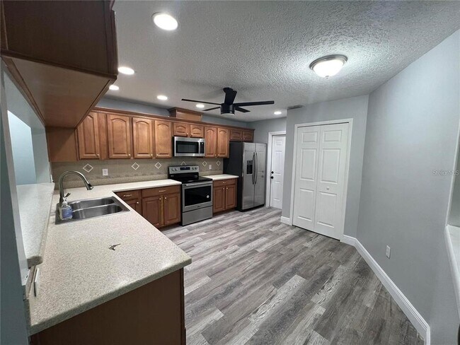 Building Photo - 9930 Chesham Dr