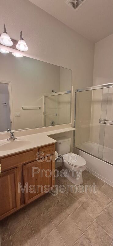 Building Photo - 1085 Crystal Springs Dr