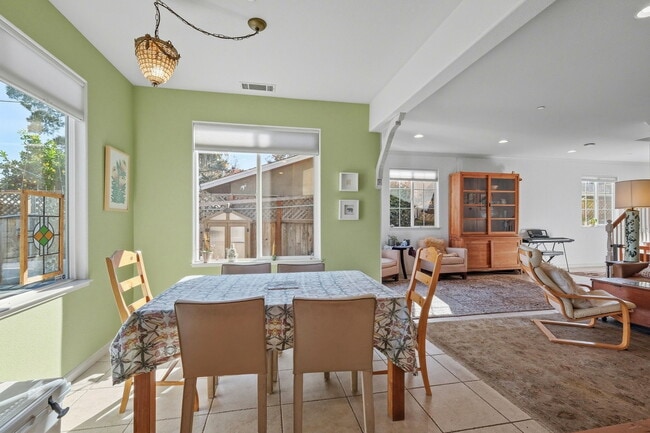 Building Photo - 820 Almar Ave