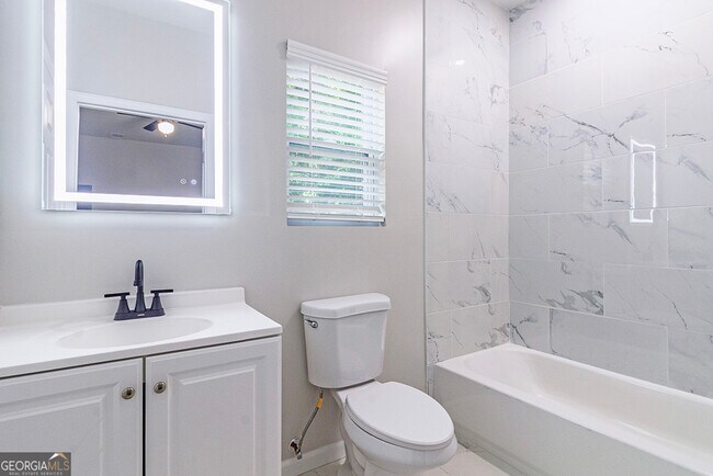 Building Photo - 3368 Kings Park Cir