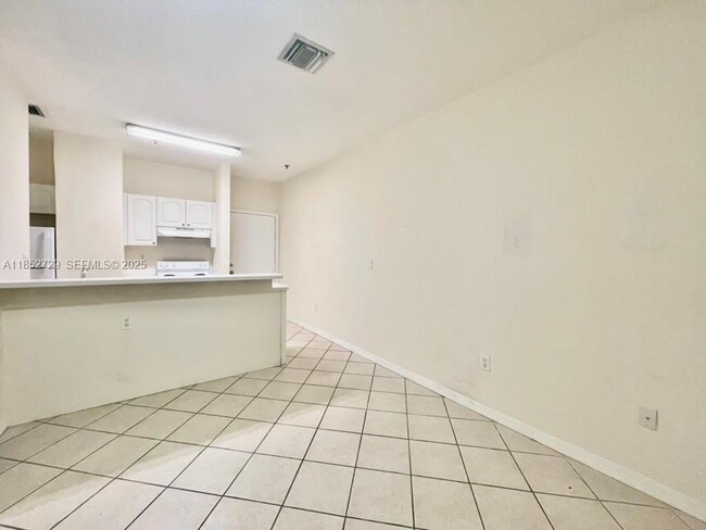 Building Photo - 2734 Bird Ave