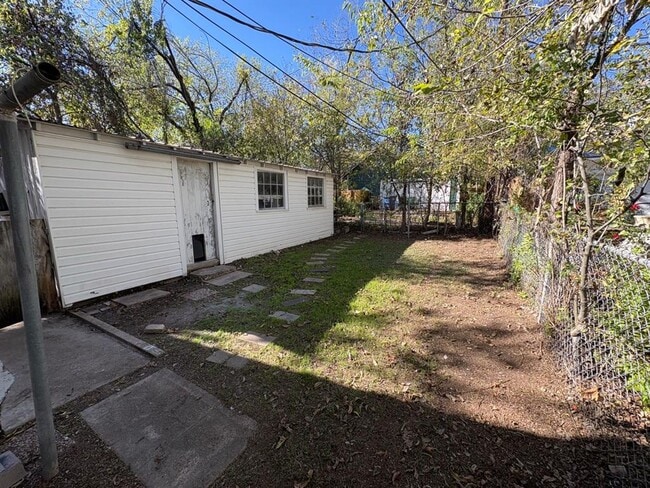 Building Photo - 4620 Bennett Ave