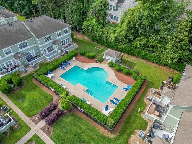 Building Photo - 3BR Townhome - Lake Living in Vineyard Point with Boat Slip Access Near Lake Norman