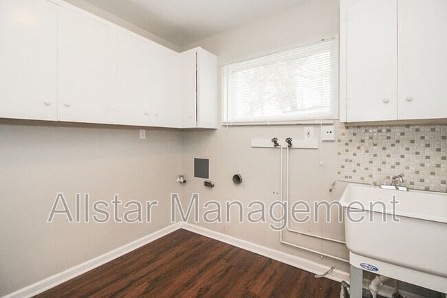 Building Photo - 6393 Springwood Rd