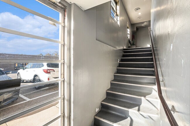 Building Photo - 3512 Dodge St