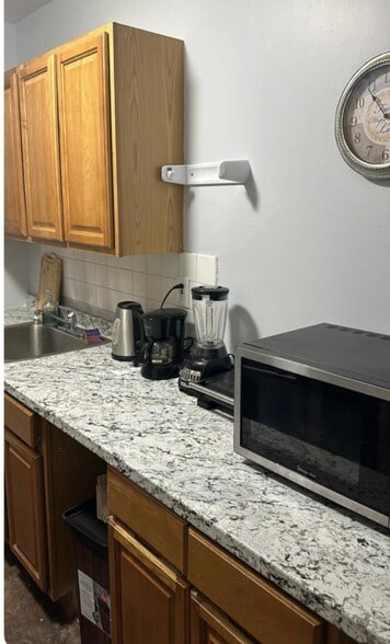 Building Photo - 1200 Woodycrest Ave